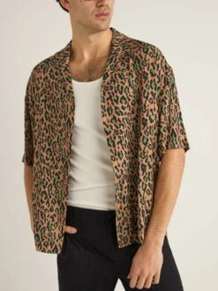 Relaxed Leo Short Sleeve Buttondown Shirt(Rhythm Relaxed Leo Short Sleeve Buttondown Shirt Su25)