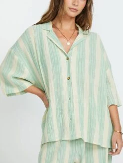 Beach Side YD Short Sleeve Buttondown Shirt(Billabong Beach Side Yd Short Sleeve Buttondown Shirt Women Sp25)