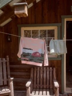 Camping À Gaspé Sweater(Girl Crush Camping Gasp Sweater Fa25) -ThinkEmpire Shop 25 07 23 GirlCrushGang byDSSANCH 1