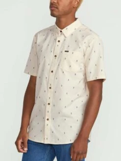 Bankstone Short Sleeve Buttondonw Shirt(Volcom Bankstone Short Sleeve Buttondonw Shirt Su25)