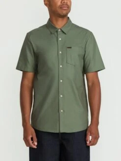 Veeco Oxford Short Sleeve Buttondown Shirt(Volcom Veeco Oxford Short Sleeve Buttondown Shirt Su25)