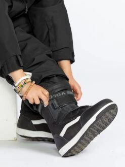 One Piece Snow (Youth 2-7)(Volcom One Piece Snow Youth 2 7 Wt25) -ThinkEmpire Shop II0452500 BLK OM 22