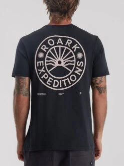 Expeditions T-Shirt(Roark Expeditions Roark T Shirt Sp25) 8 Expeditions T-Shirt(Roark Expeditions Roark T Shirt Sp25) -ThinkEmpire Shop RT1353 BLK 0045 e0abb7bc 237f 49