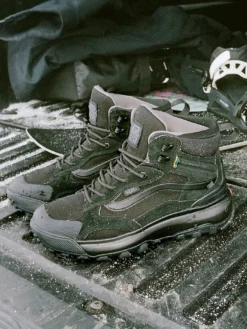 MTE Crestline Waterproof Black/Black Shoes(Vans Mte Crestline Waterproof Black Black Shoes Wt25) -ThinkEmpire Shop VN000CVQ BKA ALT1