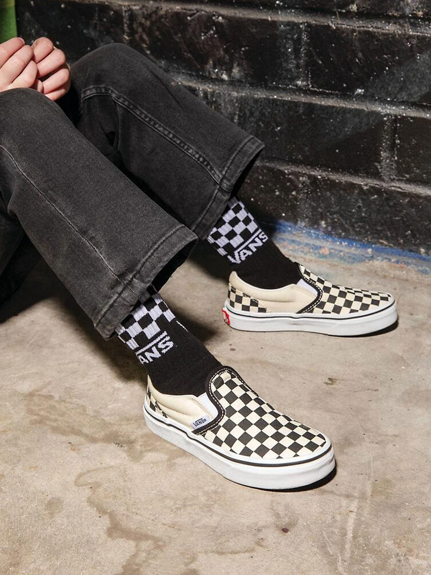 Classic Slip-On Checkerboard Black/White Shoes (Kids)(Vans Classic Slip On Checkerboard Black White Shoes Co) 5 Classic Slip-On Checkerboard Black/White Shoes (Kids)(Vans Classic Slip On Checkerboard Black White Shoes Co) - Image 5