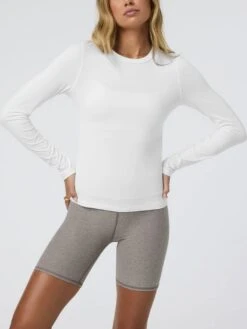 Lux Long Sleeve T-Shirt(Vuori Lux Long Sleeve T Shirt Women Sp25)