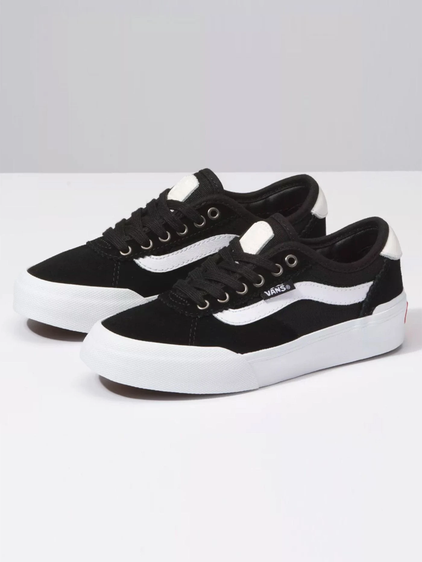 Vans Chima Pro Black/White Shoes (Kids)(Souliers Chima Pro Shoes Iju Kids Co) 2 Vans Chima Pro Black/White Shoes (Kids)(Souliers Chima Pro Shoes Iju Kids Co) - Image 2